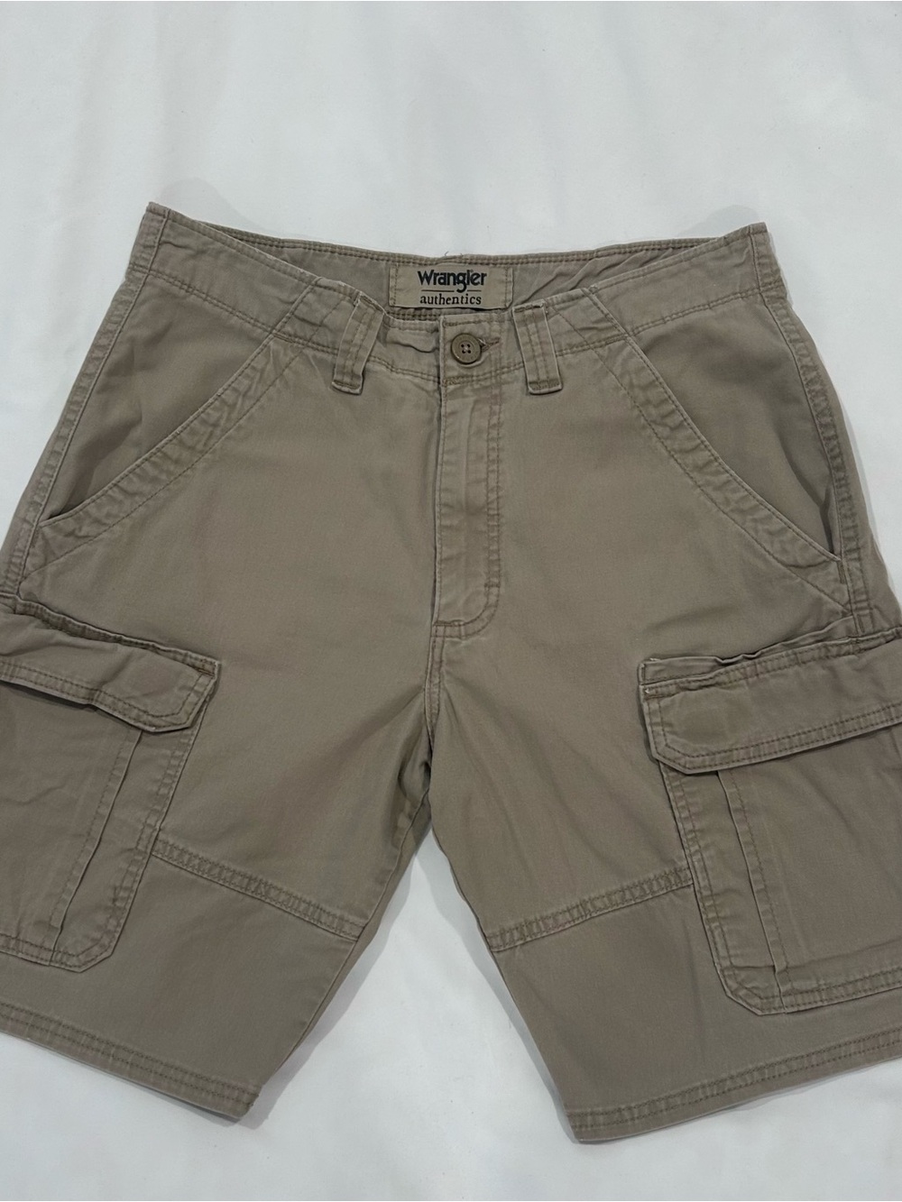 Wrangler Men’s Tan Cargo Shorts - Utility Pockets. Size 30.